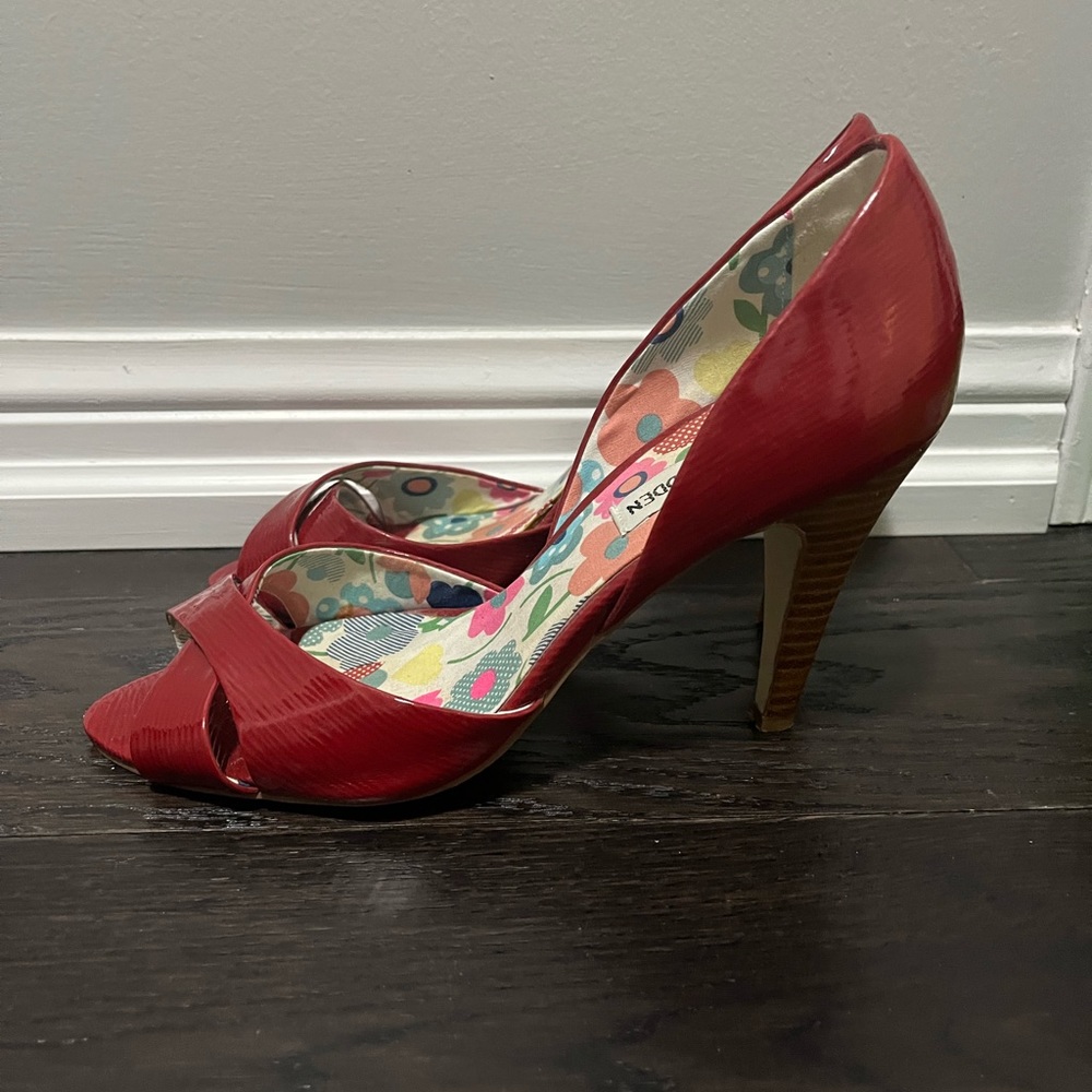 Size 8 red Steve Madden peep toe heels